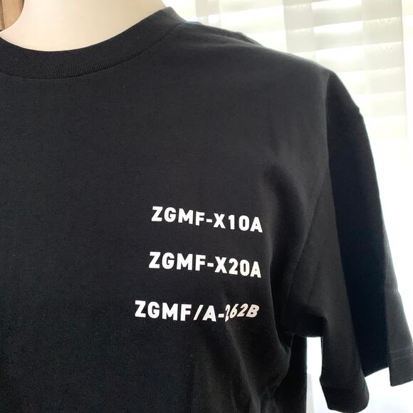 Uniqlo Mobile Suit GUNDAM 45th Anniversary UT Graphic T-Shirt in Black - Picture 10 of 14